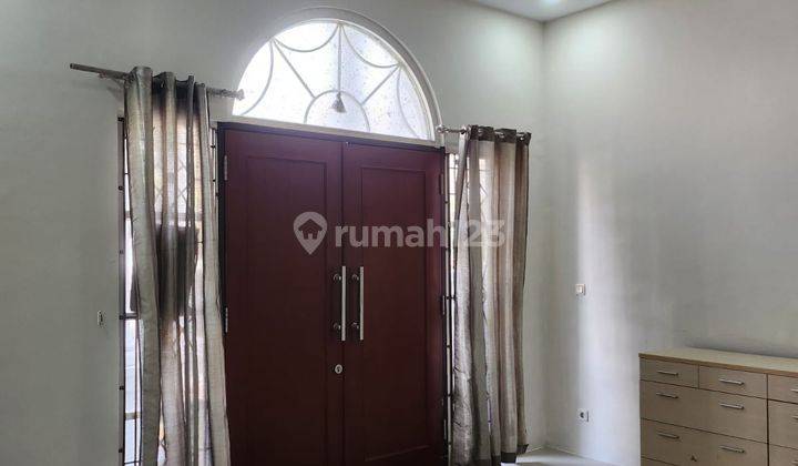 Dijual Rumah Pik, 10x25, 2,5 Lantai, Semi Furnished, Pantai Indah Kapuk 2