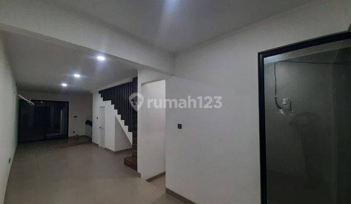 Dijual Rumah Brand New Elegant, di Taman Ratu Indah, Lb 225 M2, 5KT, 3 Lantai, Jakarta Barat 2