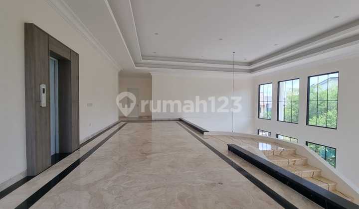 For Sale Luxury House in Alam Sutera Land Size 1.300 with Lift Swimming Pool