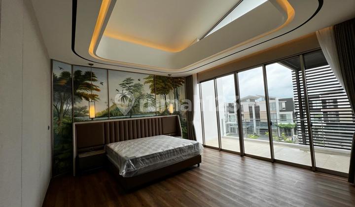 For Sale Luxury Ready-to-Occupy Golf Island Cluster Chopin 8x25 3 Floors