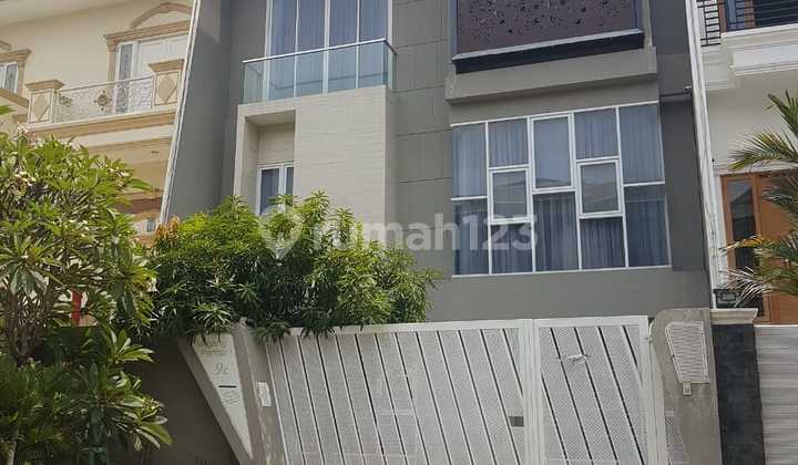 Jual Town House Mayang Permai Pik Lt 9,5x16 152m2 Lb + 430m2, 3,5 Lantai Furnish 