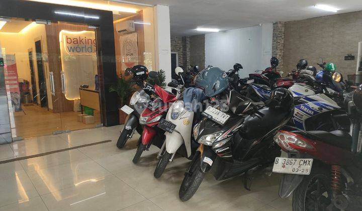 Disewakan Ruko Gedung Gandeng Jl. Kebon Kacang Raya 2