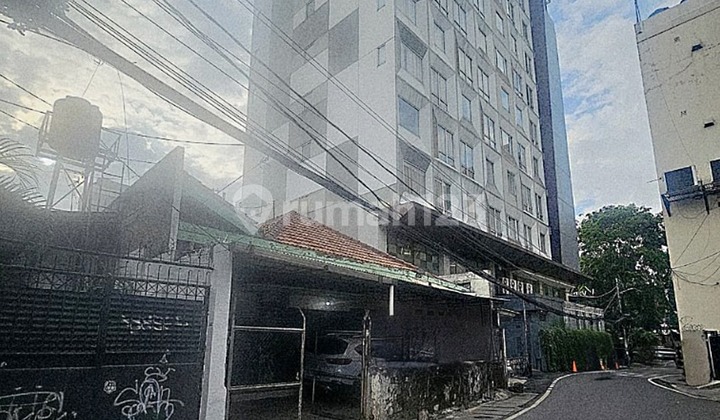 Old House for Sale Suitable for Business on Kebon Kacang Street 2