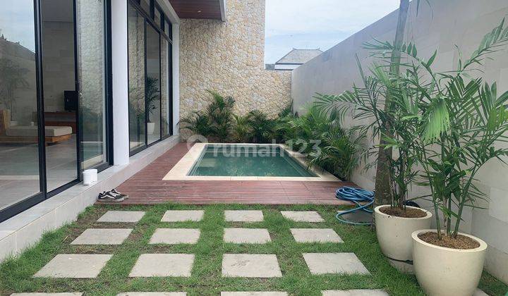 Villa for sale in Munggu location with villa area 1