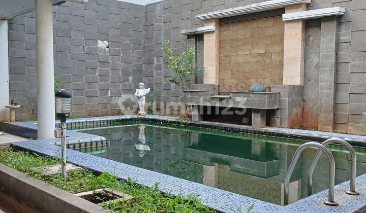 Dijual Rumah Tua Cempaka Putih Tengah 2 Lantai ada Kolam renang Dijual Rumah Tua Cempaka Putih Tengah 2 Lantai ada Kolam renang