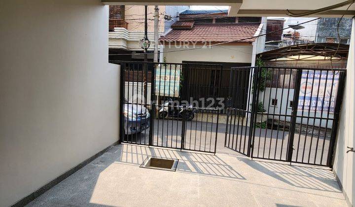 Jual Rumah Baru Tomang Jakarta Barat 3 Lantai 1