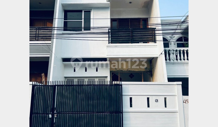 Disewakan Rumah 3 Lantai Rawa Kepa Raya Tomang Disewakan Rumah 3 Lantai Rawa Kepa Raya Tomang