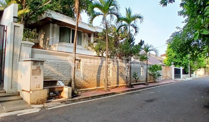 For Sale Old 2-Story House in Cempaka Putih Tengah with Swimming Pool 2