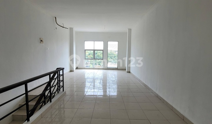 Shop House Free Parking Facing the Road near Paramount Market