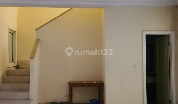 Disewakan Rumah Rapi Semi Furnished di Alam Sutera
