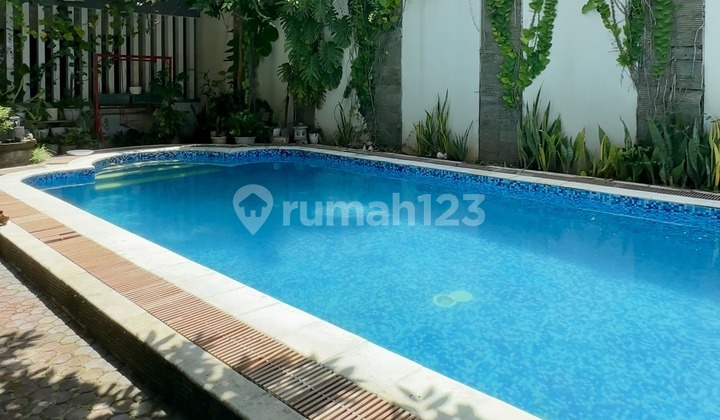 Rumah dengan Kolam Renang Cluster Favorit Alam Sutera