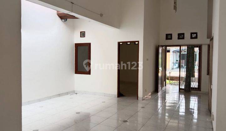 Rumah Lama di Alam Sutera, Dekat Indomart 2