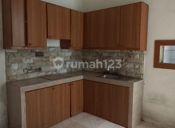 Disewakan Rumah 2 Lantai Cocok Buat Tempat Tinggal, Kos Kosan , Kantor , dan Usaha Lain Lokasi di Melawai Kebayoran Baru Jakarta Selatan Dekat ke Blok M dan MRT Blok M 2