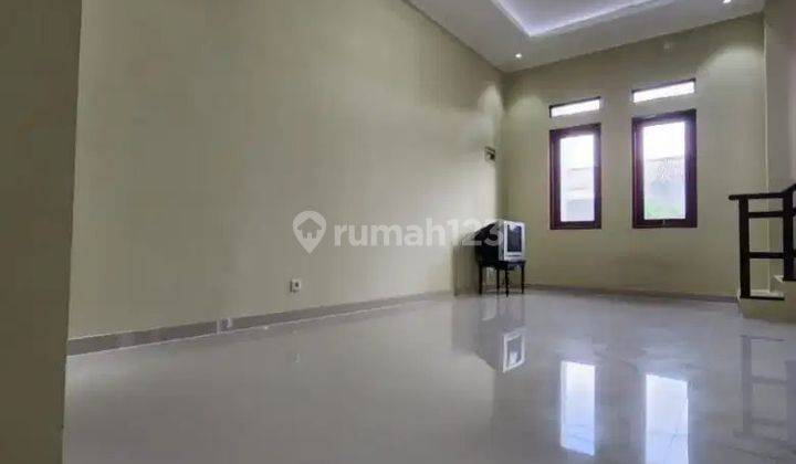 Dijual Cepat Rumah Tingkat Mewah Baru Direnovasu Full Lokasi Dalam Komplek 1 Pintu, Keamanan 24 Jam di Jatibening Bekasi 2