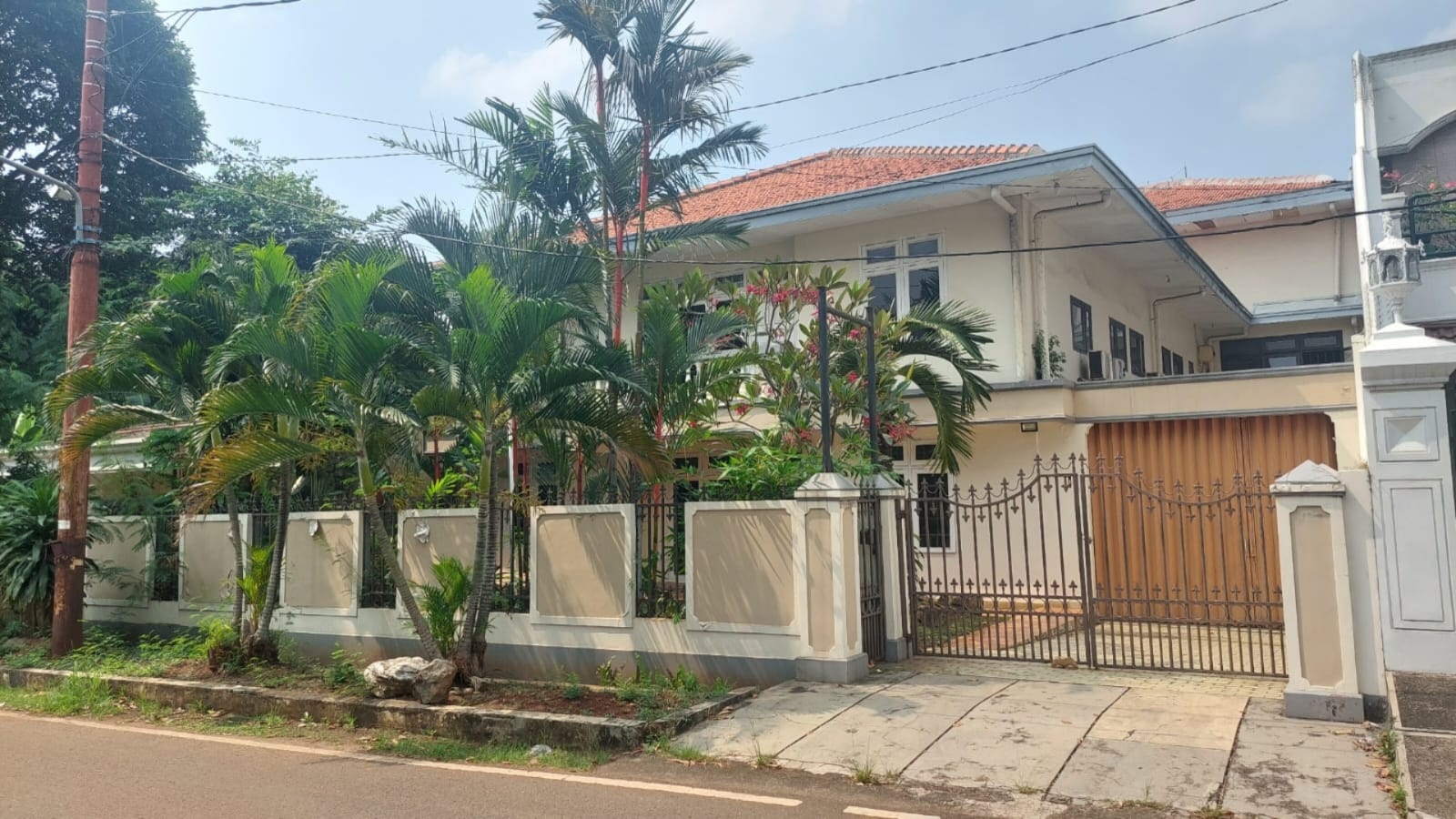 Rumah di Pondok Kelapa Dalam Komplek Billymoon Lokasi Strategis