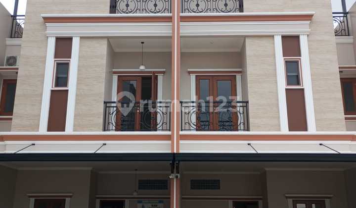 Beautiful and Luxurious House in a Cluster with Rooftop, Comfortable & Safe Environment, Strategic Location Close to City Toll Gate, Near Halim Perdana Kusuma Airport in Kramat Jati, East Jakarta 1