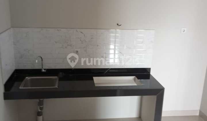 Beautiful and Luxurious House in a Cluster with Rooftop, Comfortable & Safe Environment, Strategic Location Close to City Toll Gate, Near Halim Perdana Kusuma Airport in Kramat Jati, East Jakarta 2