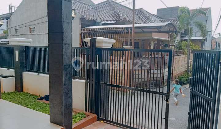 Luxury Ready-to-Occupy House in an Elite Area with Access for 2 Cars, Close to Pasar Minggu Main Road in Kalibata, South Jakarta 2