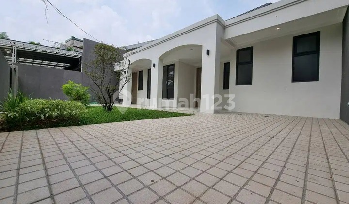 Modern Tropical New House in Cipinang Elok Complex, Strategic Location Close to Main Roads and Inner City Toll Road, Jatinegara, East Jakarta 2