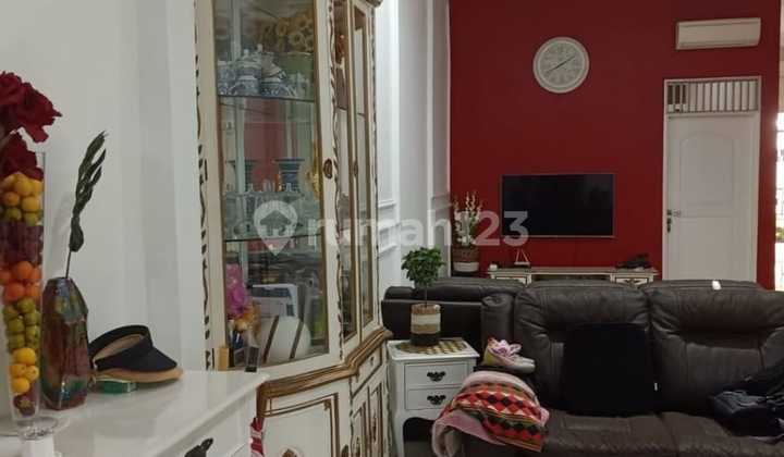 Rumah Cantik 1,5 Lantai di Utan Kayu Kecamatan Matraman Jakarta Timur 2