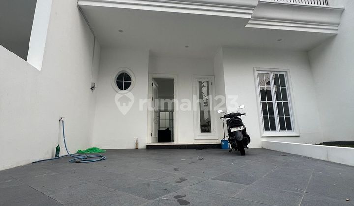 Ready-to-Live House in a Comfortable and Non-Flooding Complex Close to Jatiwaringin Toll Access, Becakayu Toll 5 KM to LRT Gateway Jatibening in Jatiwaringin 2