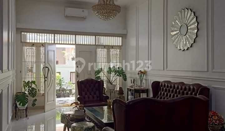 Rumah Cantik 1,5 Lantai di Utan Kayu Kecamatan Matraman Jakarta Timur