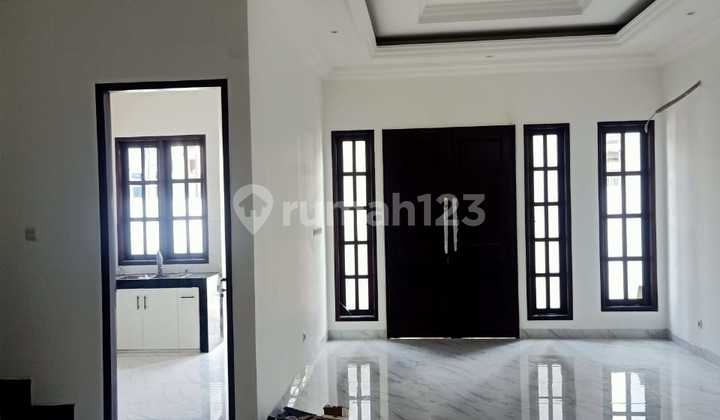 Rumah Dalam Komplek Dekat Dekat Ke Tol Becakayu di Duren Sawit 