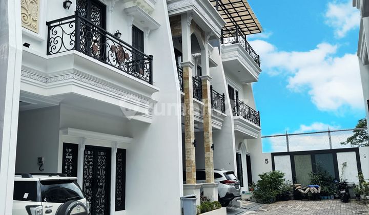 Rumah Classic Modern  Dalam Cluster Rooftop di Cilandak Ragunan 