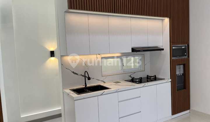 Rumah di Cinere Siap Huni Design American Classic Dalam Komplek Sejuk dan Tenang  2