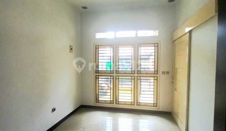 Rumah Minimalis Murah Bagus  Lokasi Strategis Nyaman Asri Tenang Dekat ke Jalan Raya dan Tol Becakayu di Komplek Abadi Duren Sawit Jakarta Timur 2