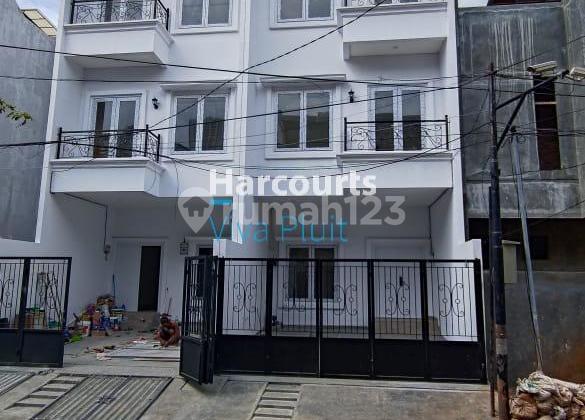 Di Jual Rumah 3 Lantai Di Muara Karang Blok 3. Lokasi Bagus Dan Strategis