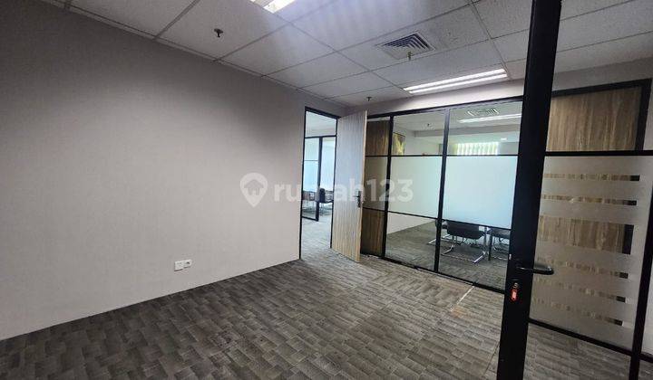 Kantor Fully Furnished 102m2 Jakarta Selatan Menara 165