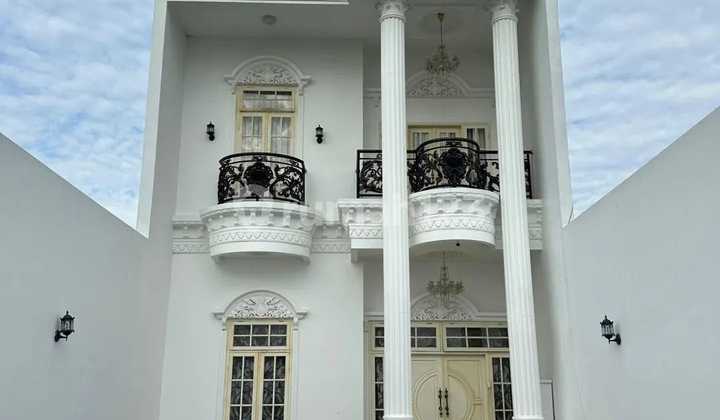 House for Sale in Jogja Luxury Villa Fully Furnished with Swimming Pool Near RSA UGM