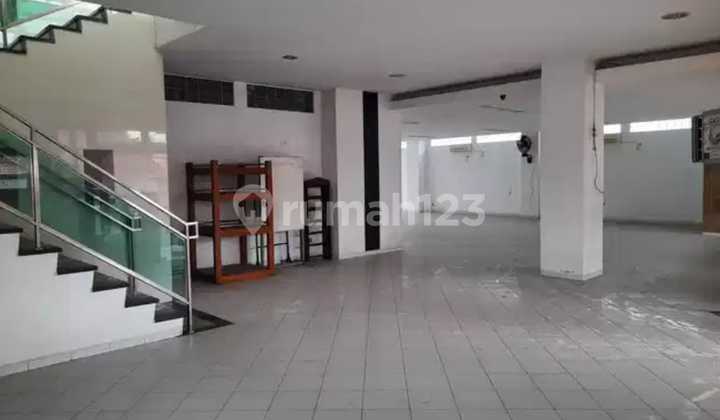 Shop House / Large Building Suitable for Office/Business in Kotagede Area Jogja Near Tugu & Malioboro