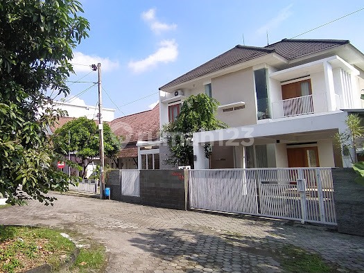 Rumah Mewah 4kt Area Condongcatur Dkt Sekolah Al-azhar & Ugm