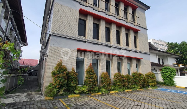 Large Office Building Area Suitable for Offices Near Tugu Monument Jogja &amp; Malioboro