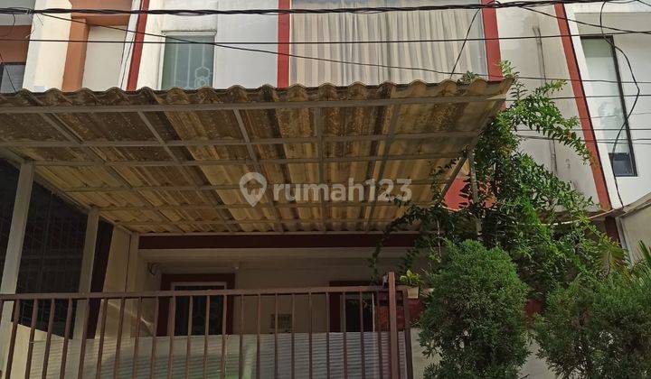 Dijual Rumah 3 Lantai Bagus Semi Furnish SHM di Jakarta Barat 1