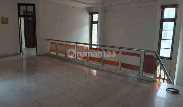 Dijual Rumah 2 Lantai SHM di Green Garden, Jakarta Barat 2