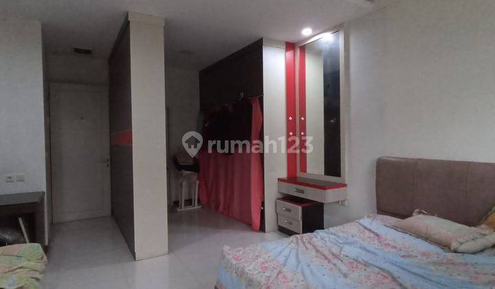 Dijual Rumah 3 Lantai Bagus Semi Furnish SHM di Jakarta Barat 2