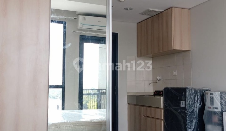 APARTEMEN MONROE JABABEKA STUDIO FURNISH SEWA DI CIKARANG 2