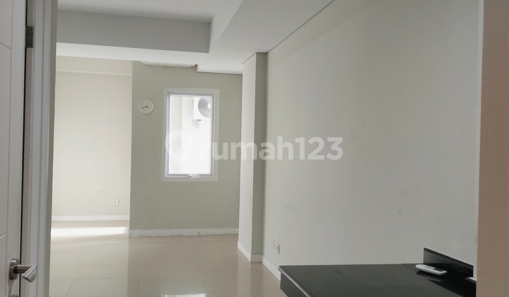 Metro Park Residence Large Studio Apartment for Rent in West Jakarta