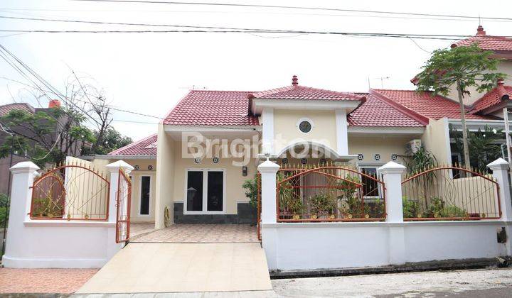 Dijual Rumah Mewah dan Nyaman di Villa Nusa Indah 3 - Lokasi Strategis 1