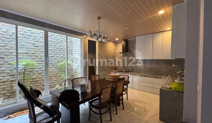 Sewa Rumah Furnished 3Kt 3 Lantai Citraland Utara Surabaya 1