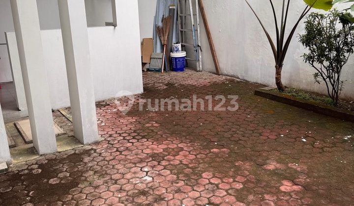Royal Residence Wiyung: Strategically Located Furnished Home Ready for Occupancy 2