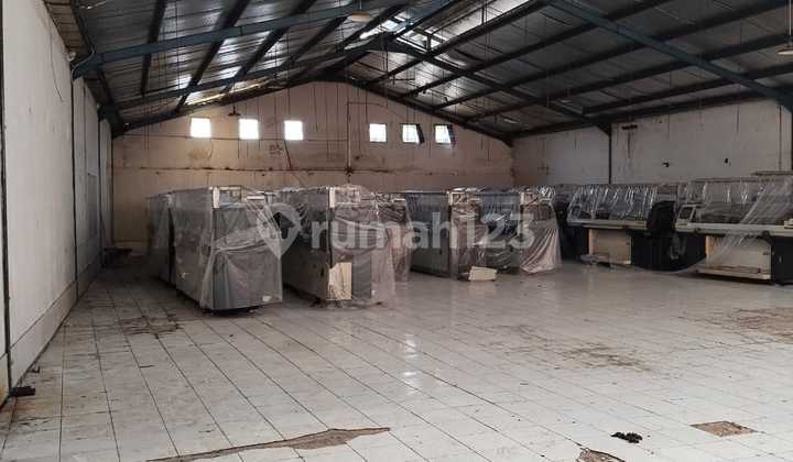 Yesss Warehouse Business Space in Holis Cigondewah Bandung City