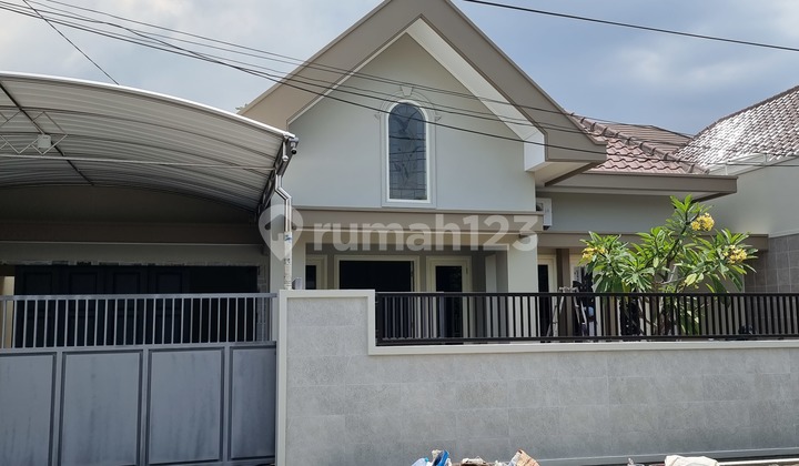 Rumah mewah 11/2 Lantai Manyar Kartika 2