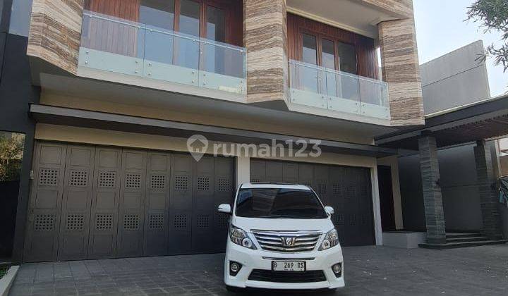 Rumah Modern Minimalis Nyaman di Setraduta Grande 1