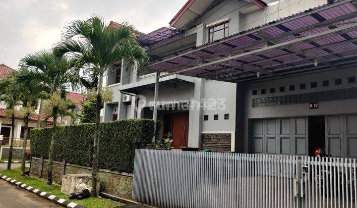 Rumah Hook Asri Minimalis di Komplek Istana Regency Pasteur 1