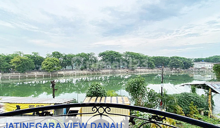 Rumah Langka 2 Lantai View Danau di Jatinegara, Jakarta Timur