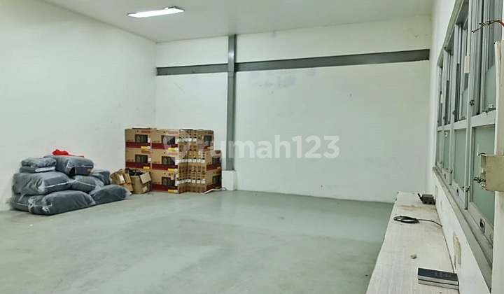 Kantor di Jl. Pasar Minggu Raya, Jakarta Selatan Dibawah Njop